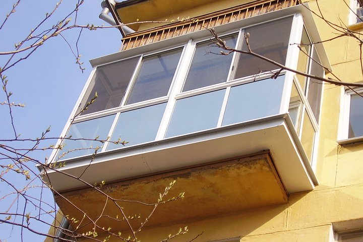 Балкон с выносом по плите