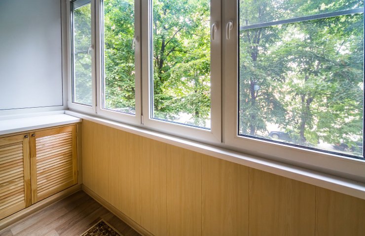 Теплое остекление деревянными окнами